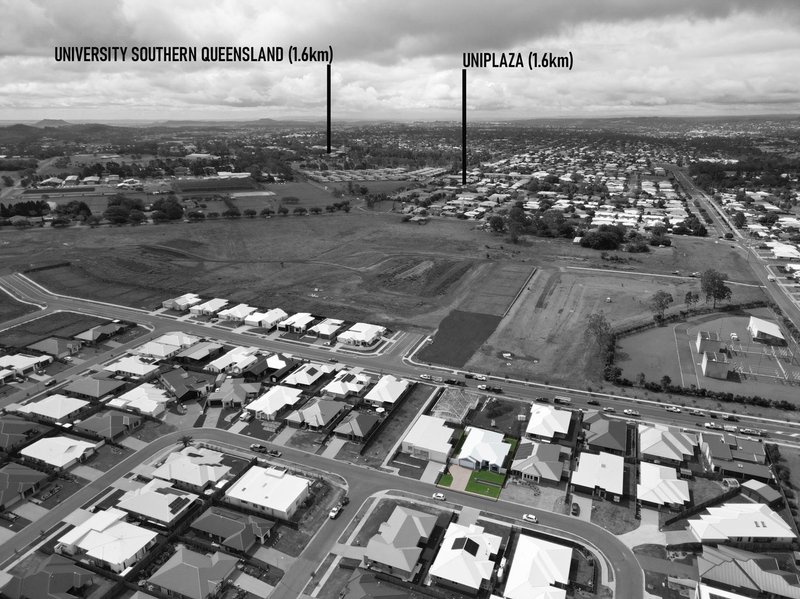 Photo - 4 O'Neill Circuit, Kearneys Spring QLD 4350 - Image 23