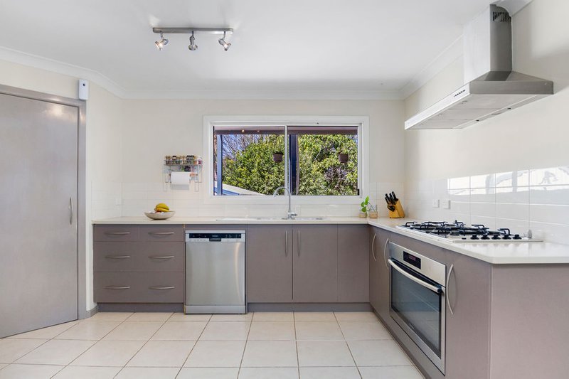 Photo - 4 Onslow Street, Arana Hills QLD 4054 - Image 4