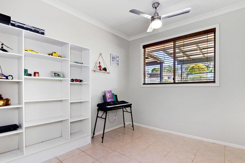 Photo - 4 Onslow Street, Arana Hills QLD 4054 - Image 13