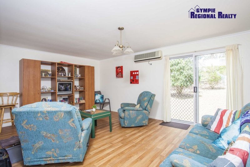 Photo - 4 Opal St , Southside QLD 4570 - Image 4