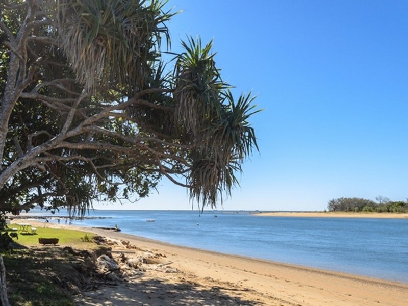 Photo - 4 Orana Avenue, Boyne Island QLD 4680 - Image 4