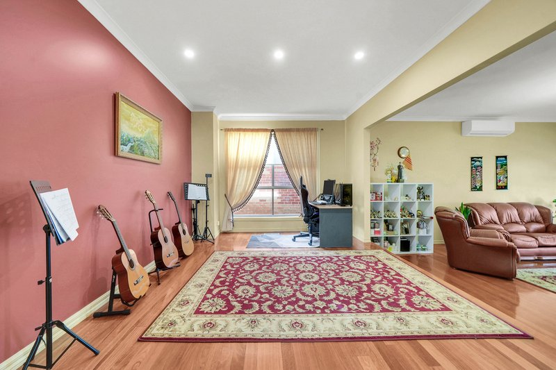 Photo - 4 Oregon Place, Mill Park VIC 3082 - Image 4