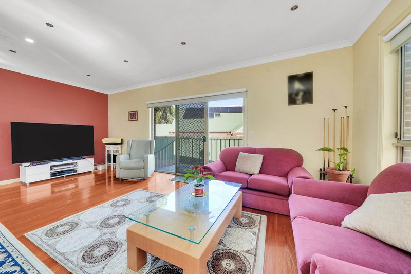 Photo - 4 Oregon Place, Mill Park VIC 3082 - Image 7