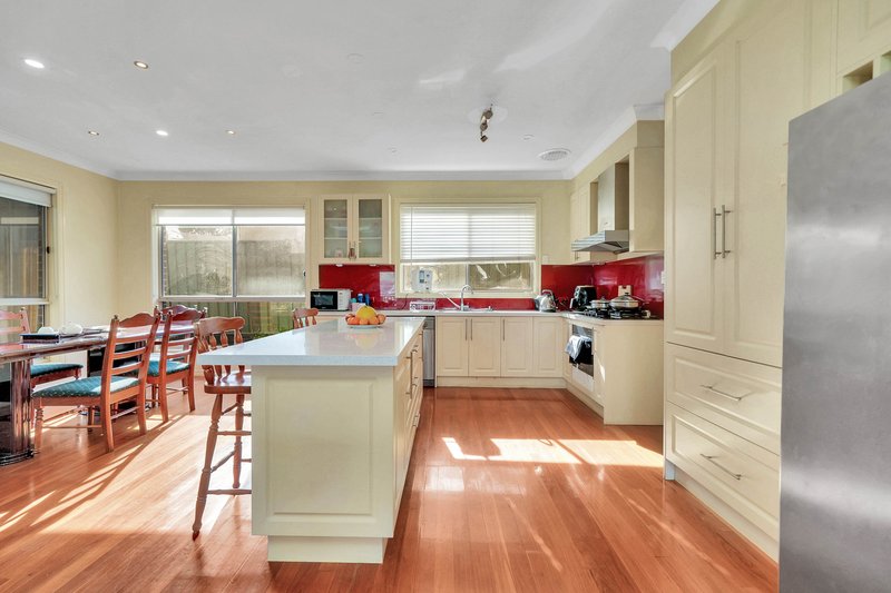 Photo - 4 Oregon Place, Mill Park VIC 3082 - Image 8