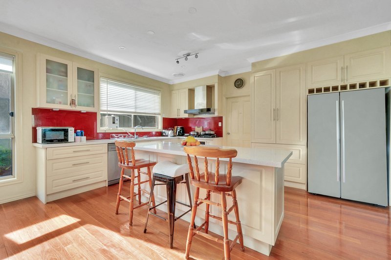 Photo - 4 Oregon Place, Mill Park VIC 3082 - Image 9