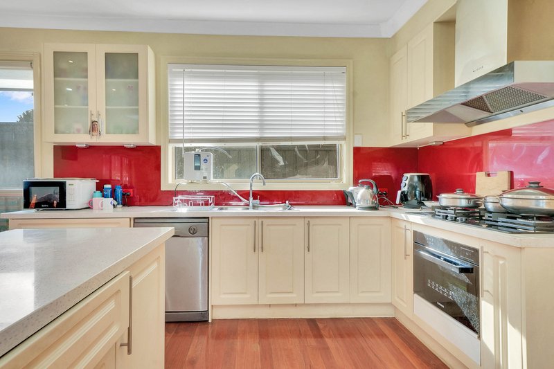 Photo - 4 Oregon Place, Mill Park VIC 3082 - Image 10