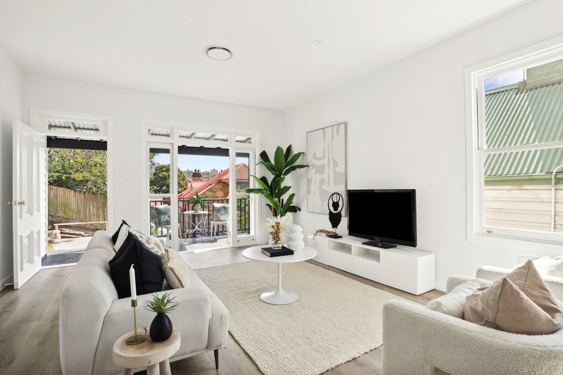 Photo - 4 Ormiston Avenue, North Sydney NSW 2060 - Image 2