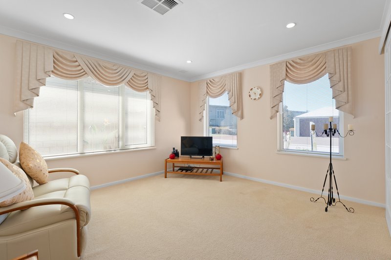Photo - 4 Ortona Crescent, Secret Harbour WA 6173 - Image 7
