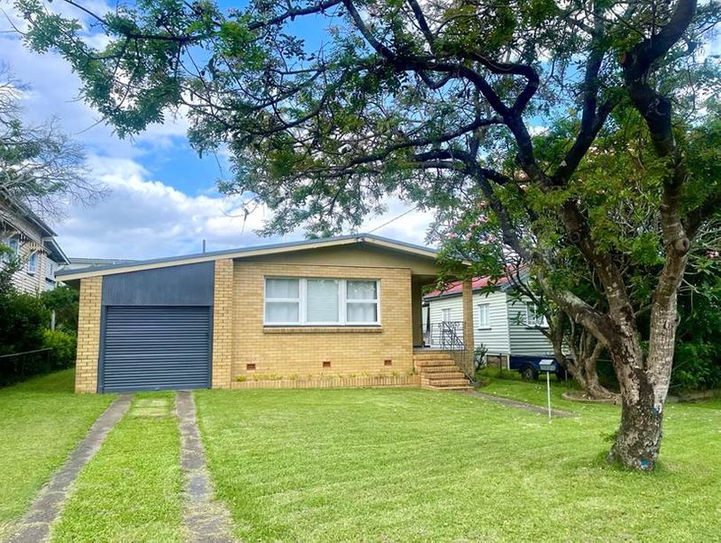 Photo - 4 Orvieto Road, Yeronga QLD 4104 - Image 2