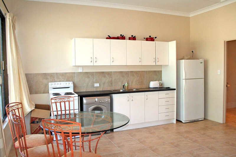 Photo - 4 Osborne Court, Loganholme QLD 4129 - Image 2