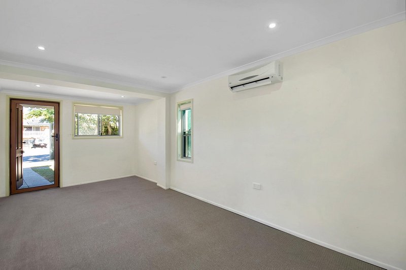 Photo - 4 Osric Street, Yeronga QLD 4104 - Image 2