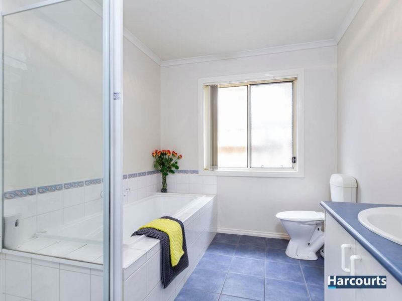 Photo - 4 Otley Way, Cranbourne East VIC 3977 - Image 6