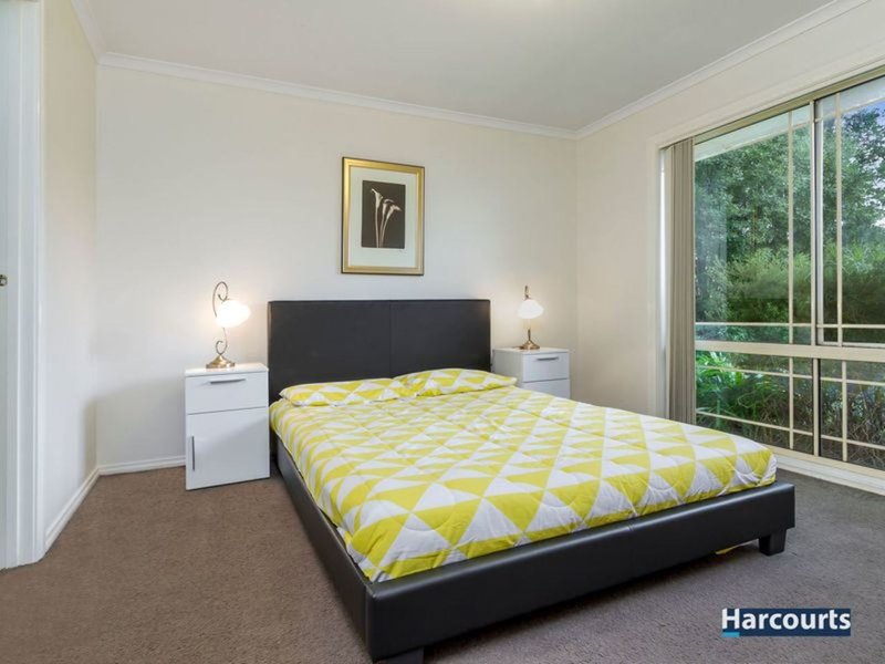 Photo - 4 Otley Way, Cranbourne East VIC 3977 - Image 7