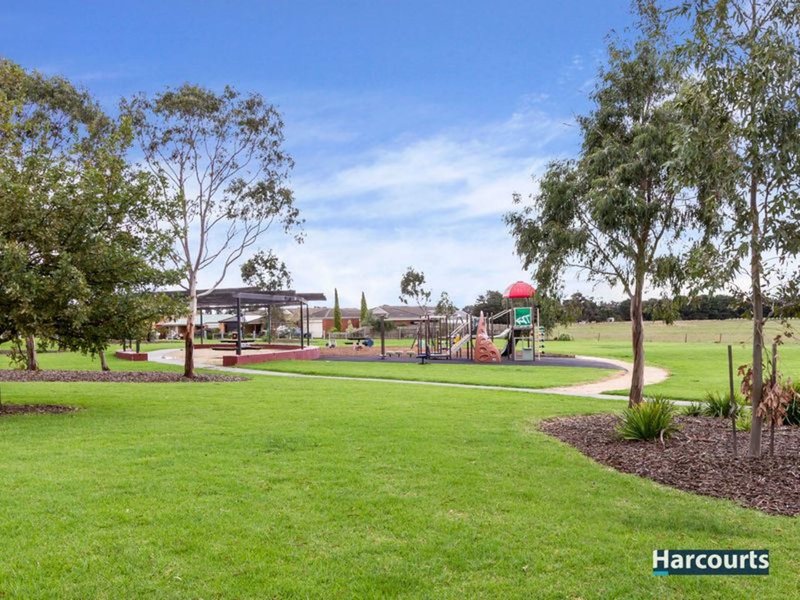 Photo - 4 Otley Way, Cranbourne East VIC 3977 - Image 9