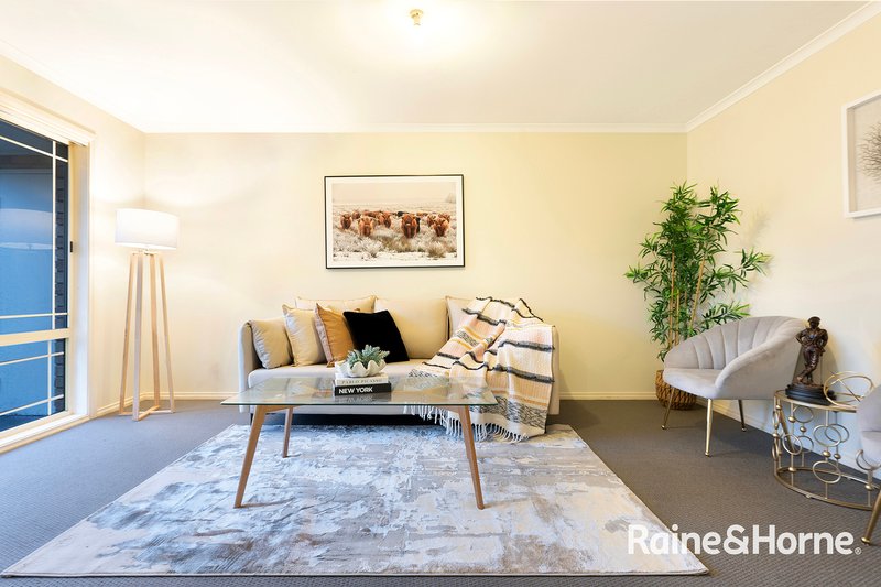 Photo - 4 Otley Way, Cranbourne East VIC 3977 - Image 6