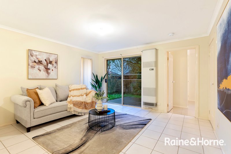 Photo - 4 Otley Way, Cranbourne East VIC 3977 - Image 7