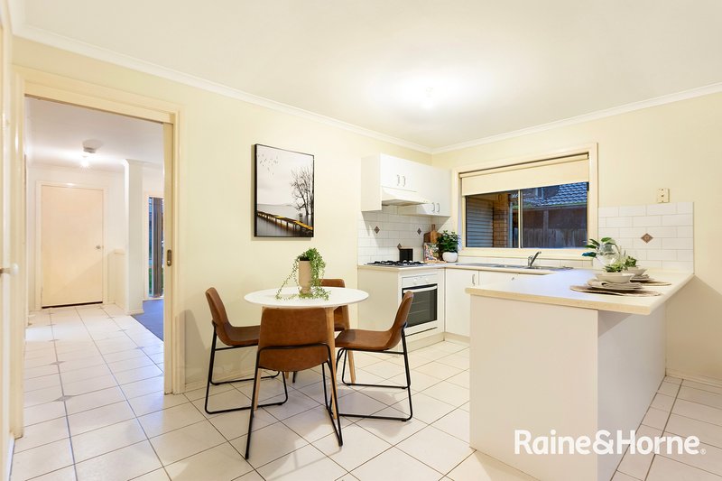 Photo - 4 Otley Way, Cranbourne East VIC 3977 - Image 8