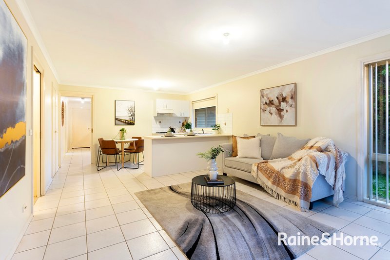 Photo - 4 Otley Way, Cranbourne East VIC 3977 - Image 9