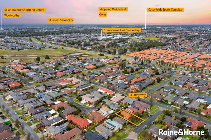 Photo - 4 Otley Way, Cranbourne East VIC 3977 - Image 16