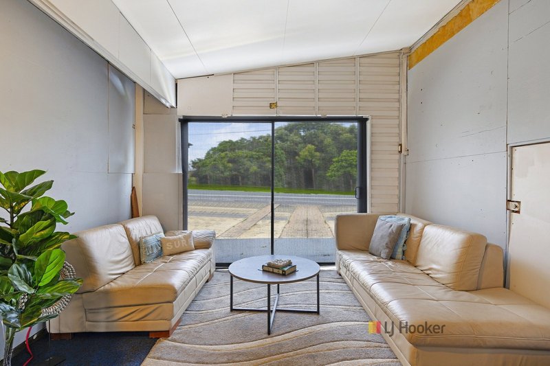 Photo - 4 Ourringo Street, Budgewoi NSW 2262 - Image 11