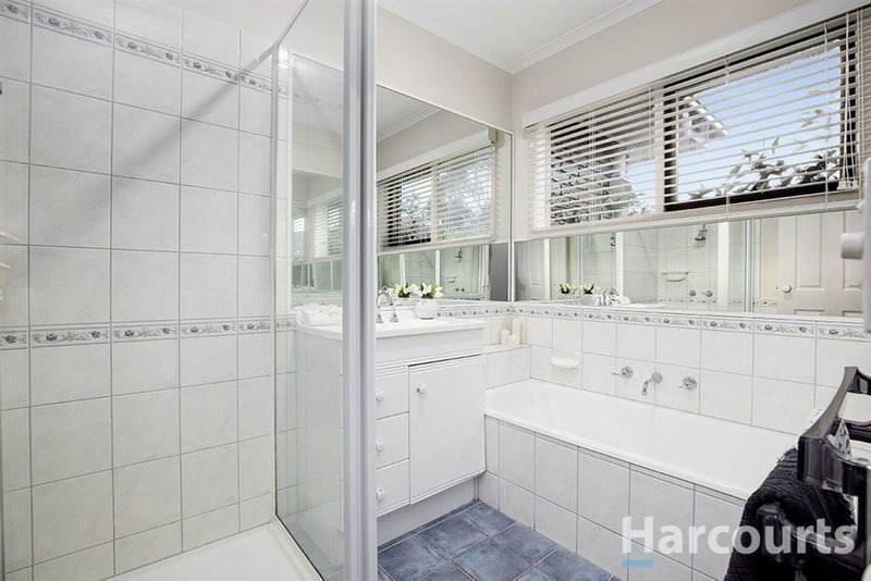 Photo - 4 Ovens Place, Rowville VIC 3178 - Image 13