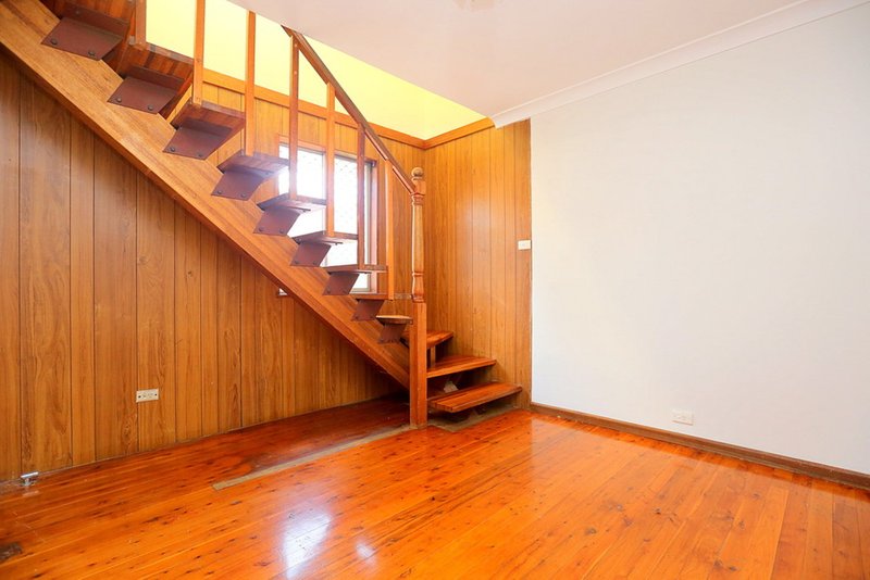 Photo - 4 Owen Road, Georges Hall NSW 2198 - Image 4