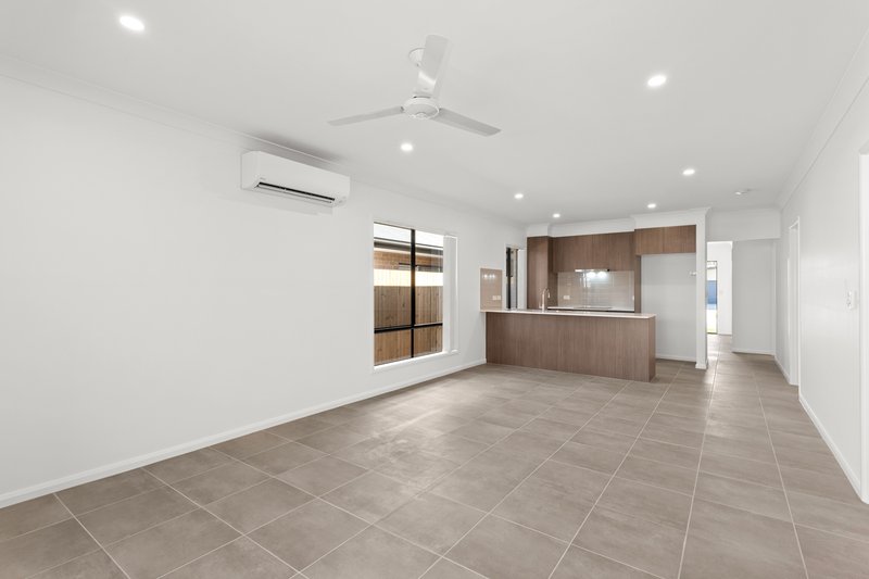 Photo - 4 Oxford Drive, Flagstone QLD 4280 - Image 3