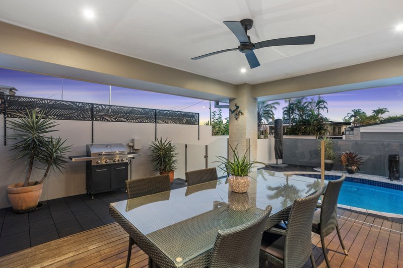 Photo - 4 Pacific Boulevard, Broadbeach Waters QLD 4218 - Image 4