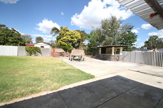 Photo - 4 Pagneil Court, Hamilton Hill WA 6163 - Image 17