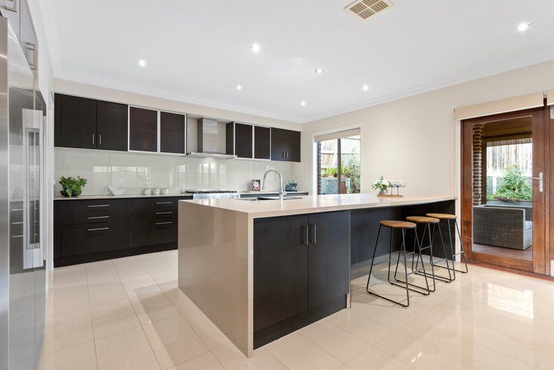 Photo - 4 Palisades Boulevard, South Morang VIC 3752 - Image 3