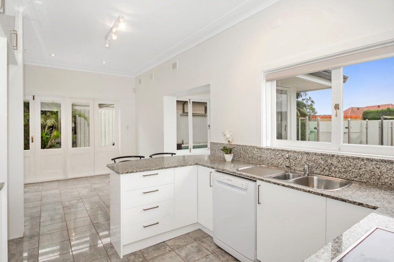 Photo - 4 Palmerston Place, Seaforth NSW 2092 - Image 6