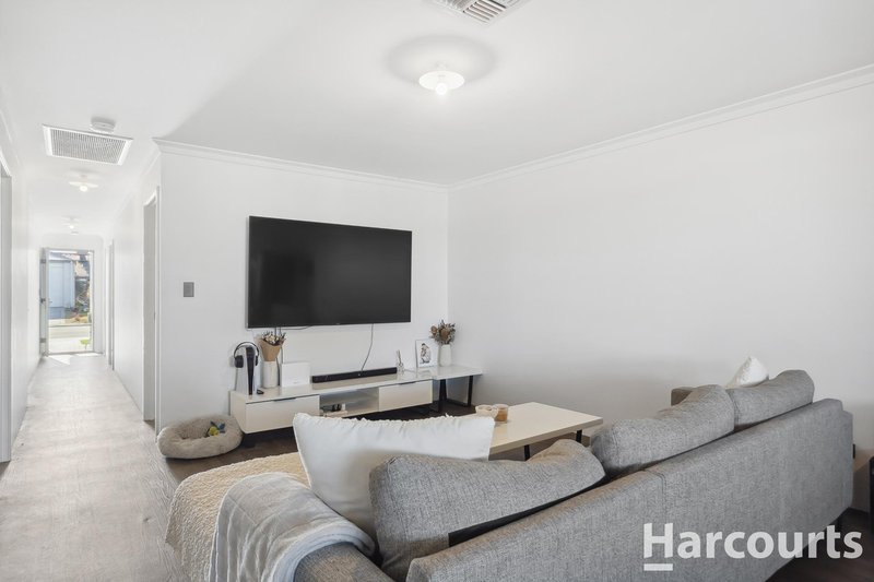 Photo - 4 Paluma Grove, Yanchep WA 6035 - Image 3