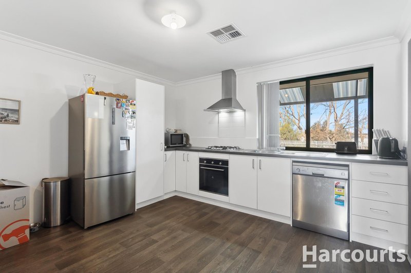 Photo - 4 Paluma Grove, Yanchep WA 6035 - Image 5