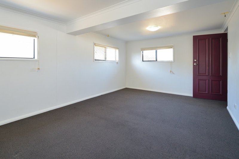 Photo - 4 Pandanus Avenue, Kin Kora QLD 4680 - Image 10