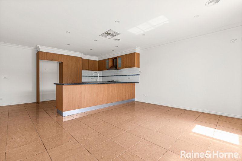 Photo - 4 Parer Way, Roxburgh Park VIC 3064 - Image 3