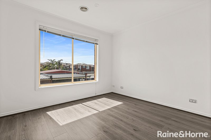 Photo - 4 Parer Way, Roxburgh Park VIC 3064 - Image 8