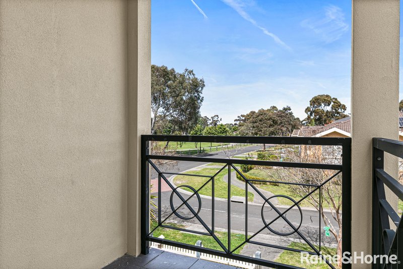 Photo - 4 Parer Way, Roxburgh Park VIC 3064 - Image 11