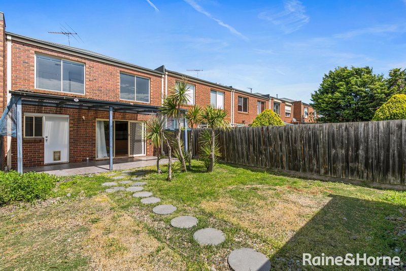 Photo - 4 Parer Way, Roxburgh Park VIC 3064 - Image 12