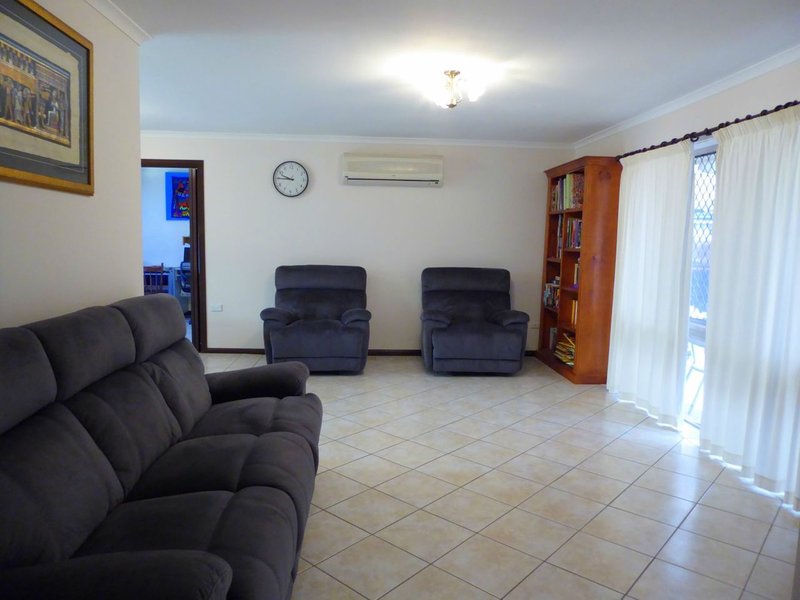 Photo - 4 Park Lane Court, Kippa-Ring QLD 4021 - Image 4