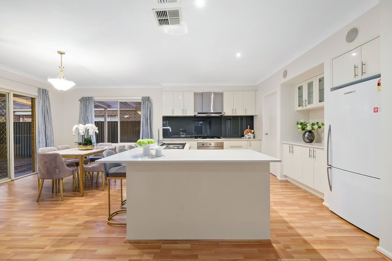 Photo - 4 Park Way, Keysborough VIC 3173 - Image 5