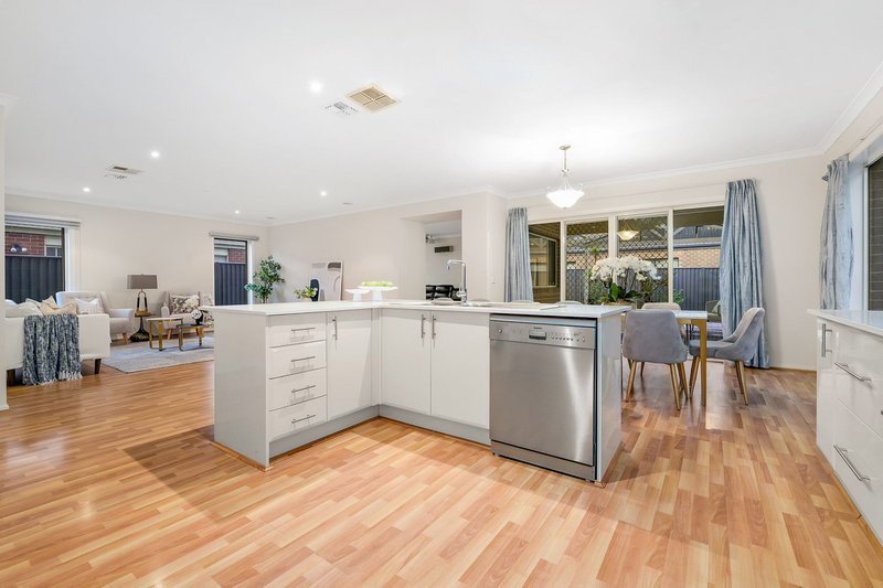 Photo - 4 Park Way, Keysborough VIC 3173 - Image 7