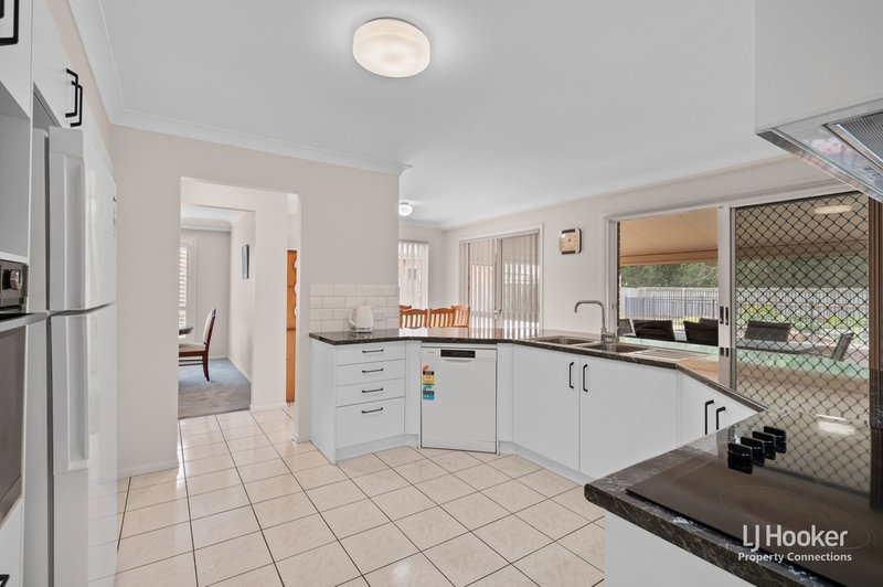 Photo - 4 Parkview Place, Bridgeman Downs QLD 4035 - Image 4