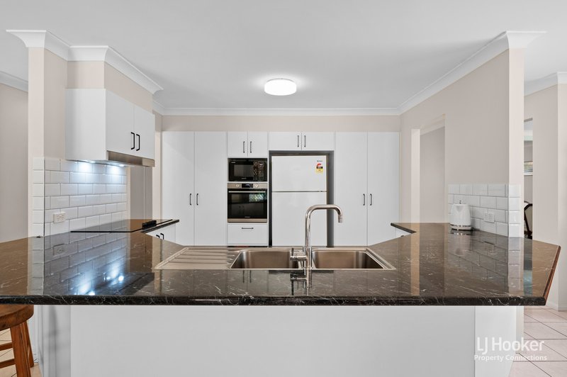Photo - 4 Parkview Place, Bridgeman Downs QLD 4035 - Image 5