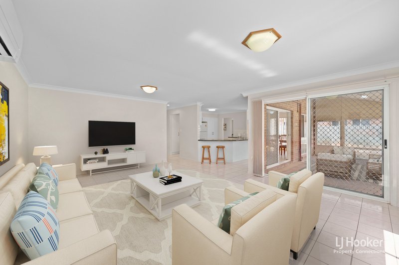 Photo - 4 Parkview Place, Bridgeman Downs QLD 4035 - Image 6