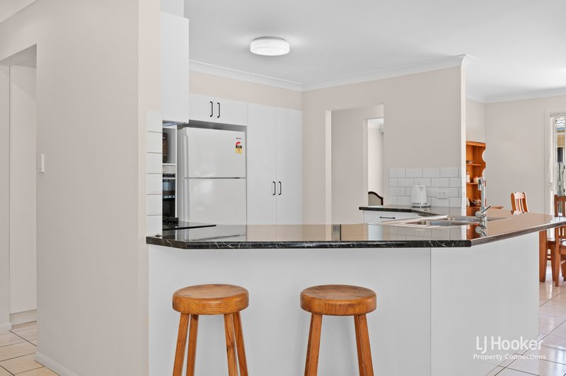 Photo - 4 Parkview Place, Bridgeman Downs QLD 4035 - Image 8