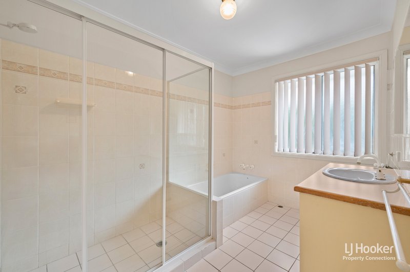 Photo - 4 Parkview Place, Bridgeman Downs QLD 4035 - Image 17