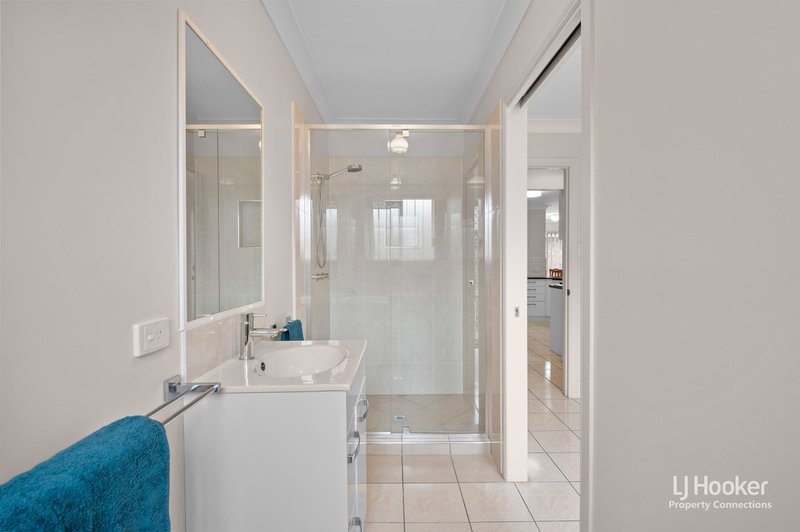 Photo - 4 Parkview Place, Bridgeman Downs QLD 4035 - Image 19
