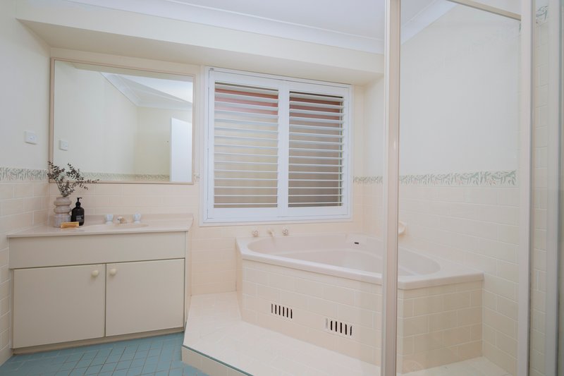 Photo - 4 Parkwood Close, Tingira Heights NSW 2290 - Image 13