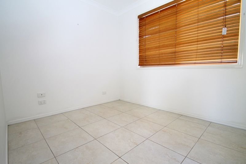 Photo - 4 Parsons Place, New Auckland QLD 4680 - Image 7