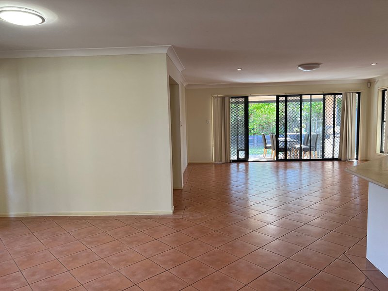 Photo - 4 Paton Cres , Forest Lake QLD 4078 - Image 4